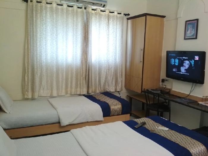 1 x Deluxe AC Double Room 